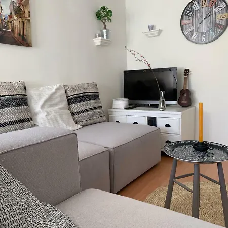 Monumental Tiny House Apartman